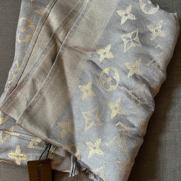 New Louis Vuitton Paris VL Pashmina Scarf Shawl Cashmere Silk Silver Gold Logo - Picture 1 of 13